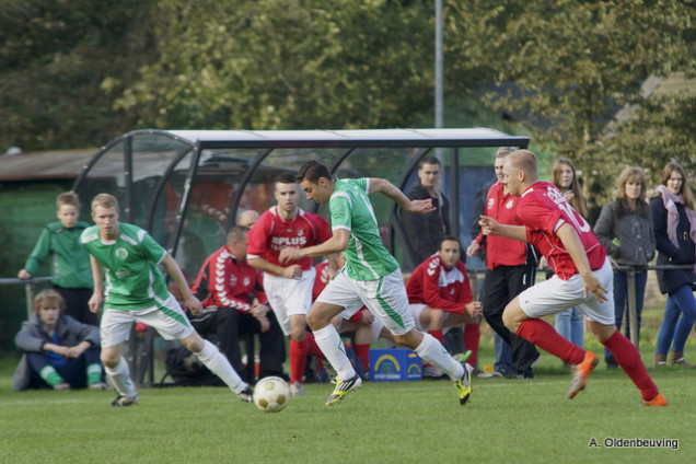 Martijn Ulenreef snelt langs zijn tegenstander (Foto: A. Oldenbeuving)