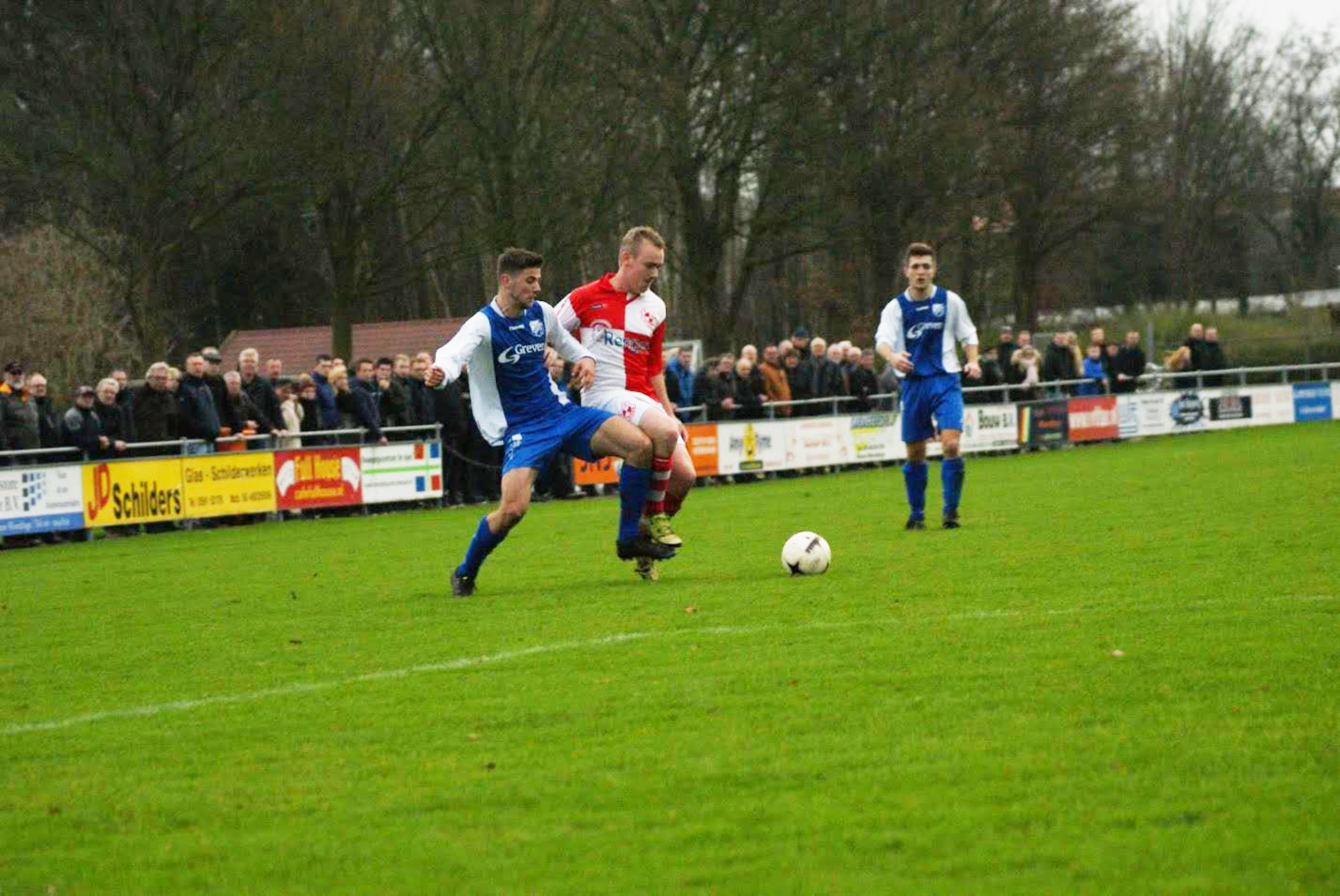 Kevin Faber (R) in actie in de thuiswedstrijd tegen Valthermond (Foto: Bennie Schlimbach)