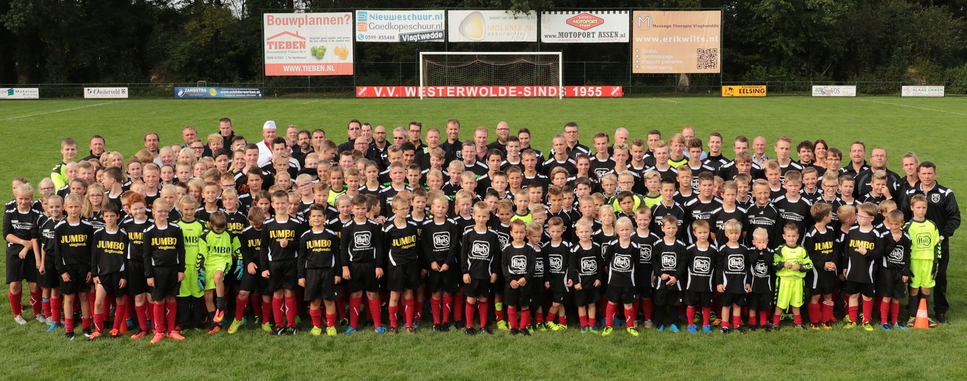 De samenwerkende jeugdafdelingen van Veelerveen en Westerwolde: SJO WVC... (foto: Bé Eelsing)