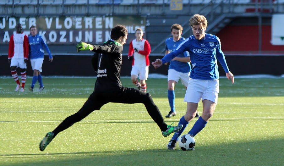 Sten Vos zorgde voor rust voor de 0-1 (Foto: Stoffer Bakker)